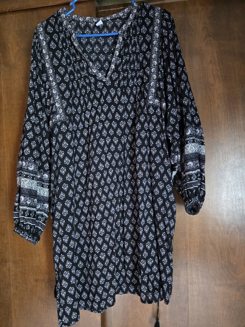 Old Navy Black Printed V-Neck Tunic with White Paisley
